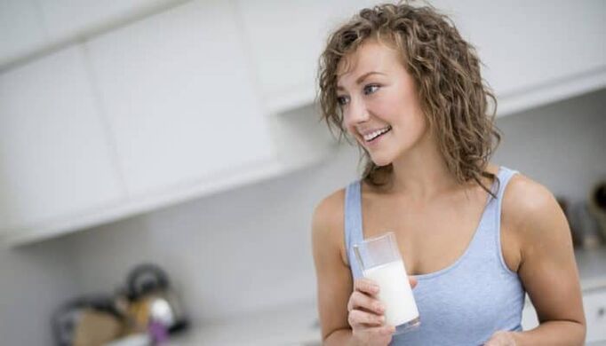 Chica con dieta de kéfir